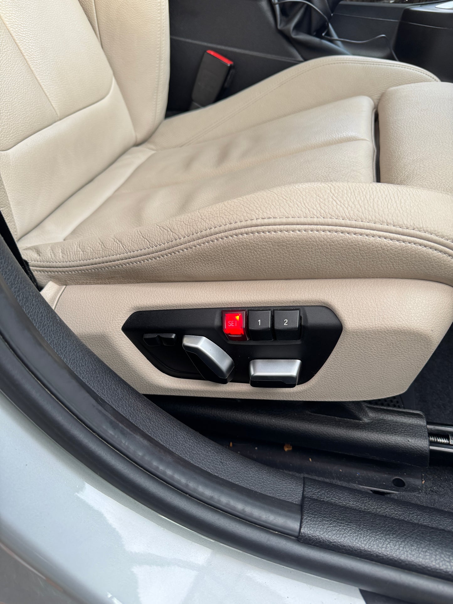 Driver seat memory controls