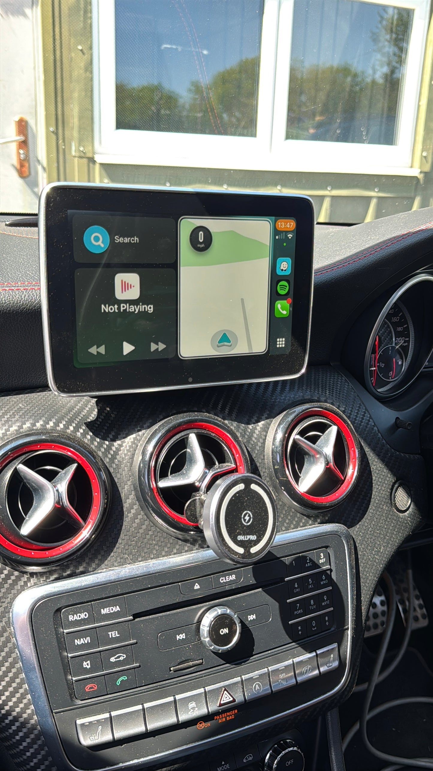Mercedes CarPlay Waze